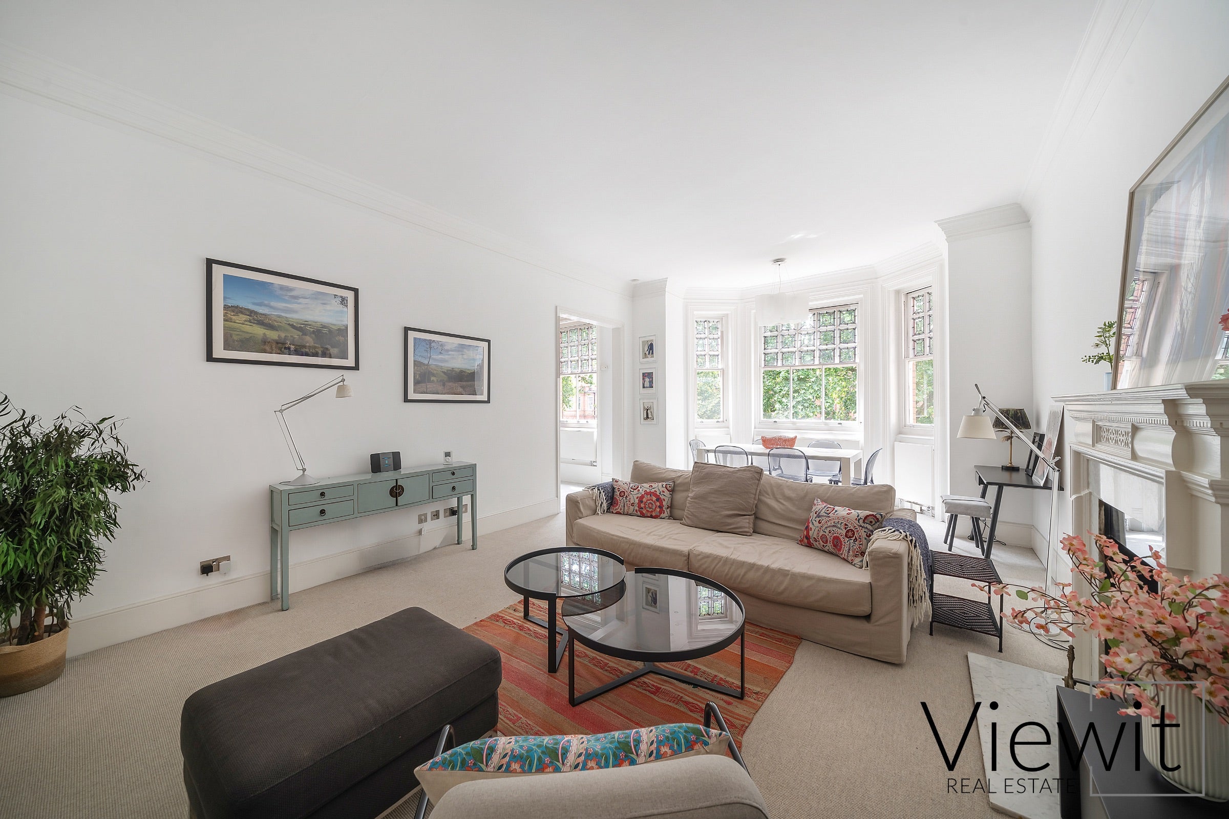 Flat Sloane Gardens in Greater London