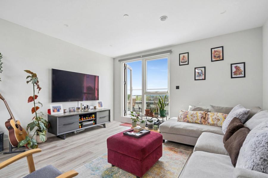 Flat Sunningdale Avenue in Greater London