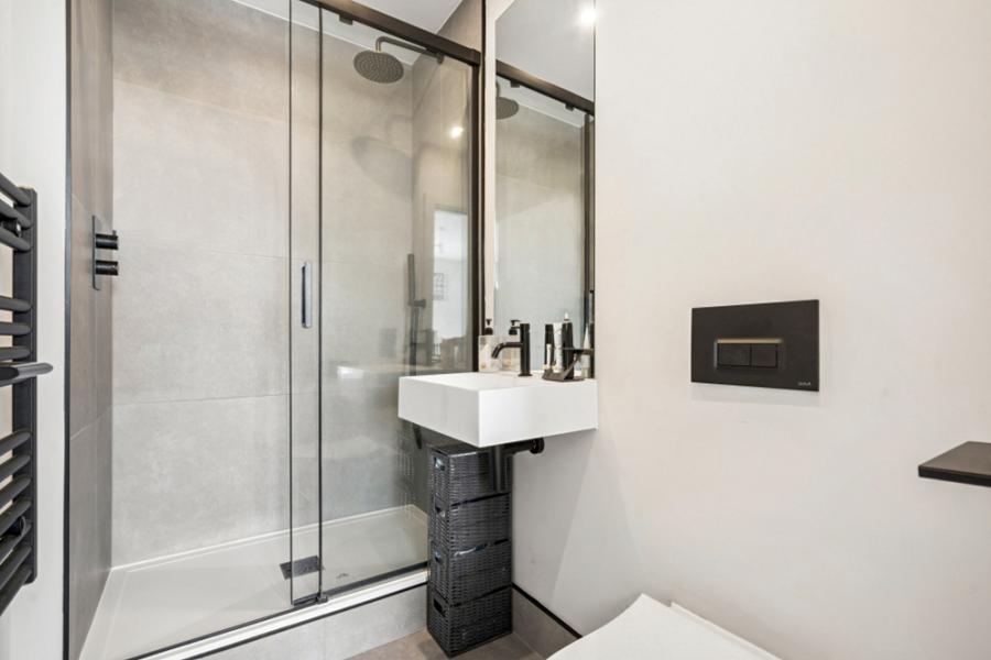 Flat Sunningdale Avenue in Greater London