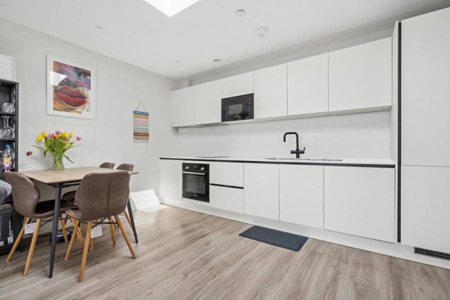 Flat Sunningdale Avenue in Greater London