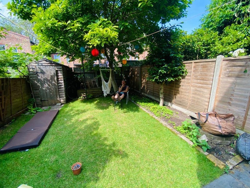Room Mildenhall Road in Greater London