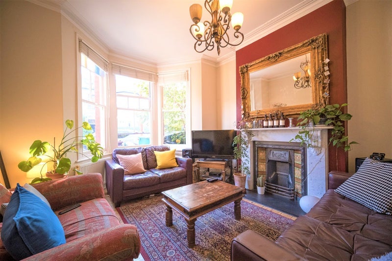 Room Mildenhall Road in Greater London