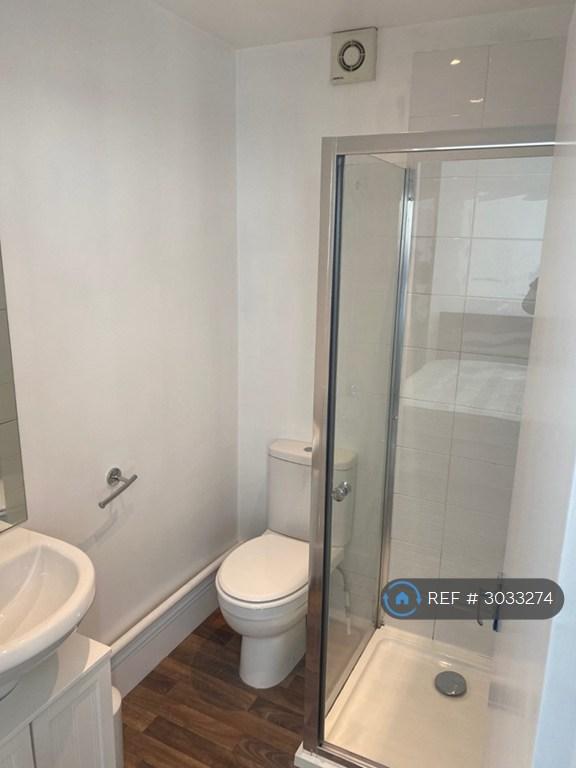 Room Osborne Road in Greater London