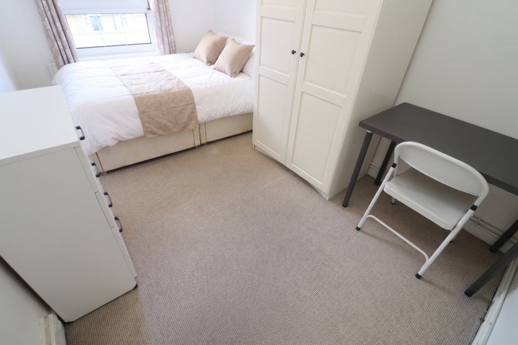 Room Globe Road in Greater London