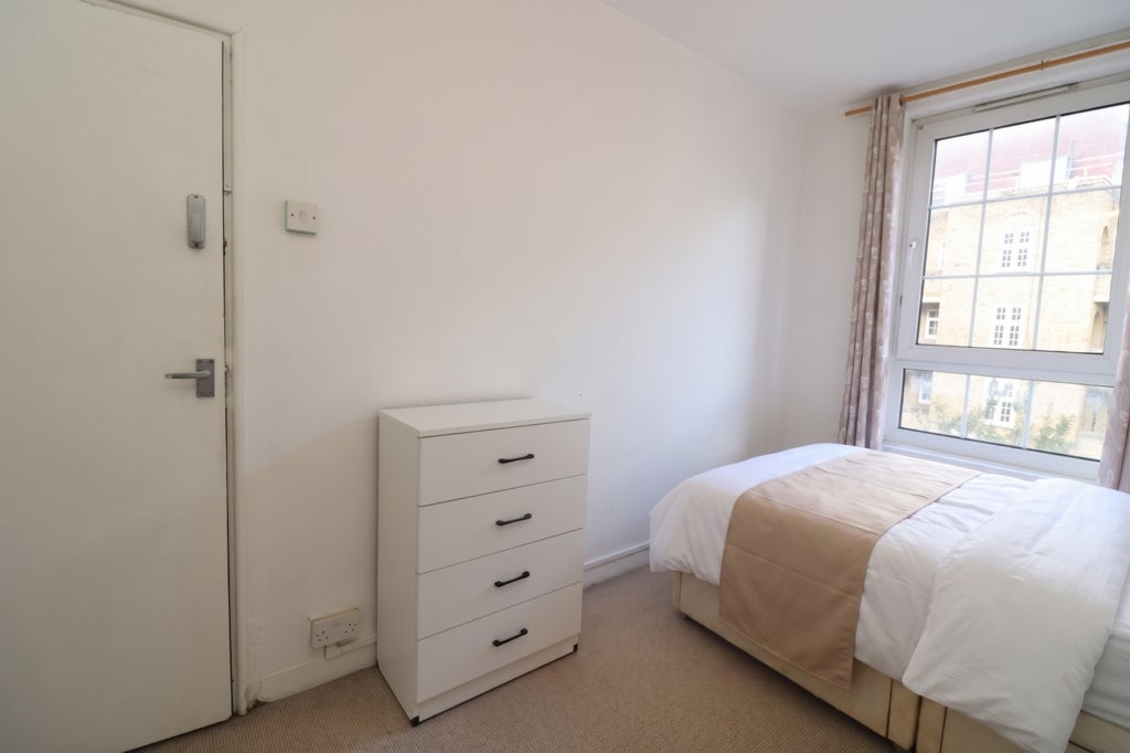 Room Globe Road in Greater London