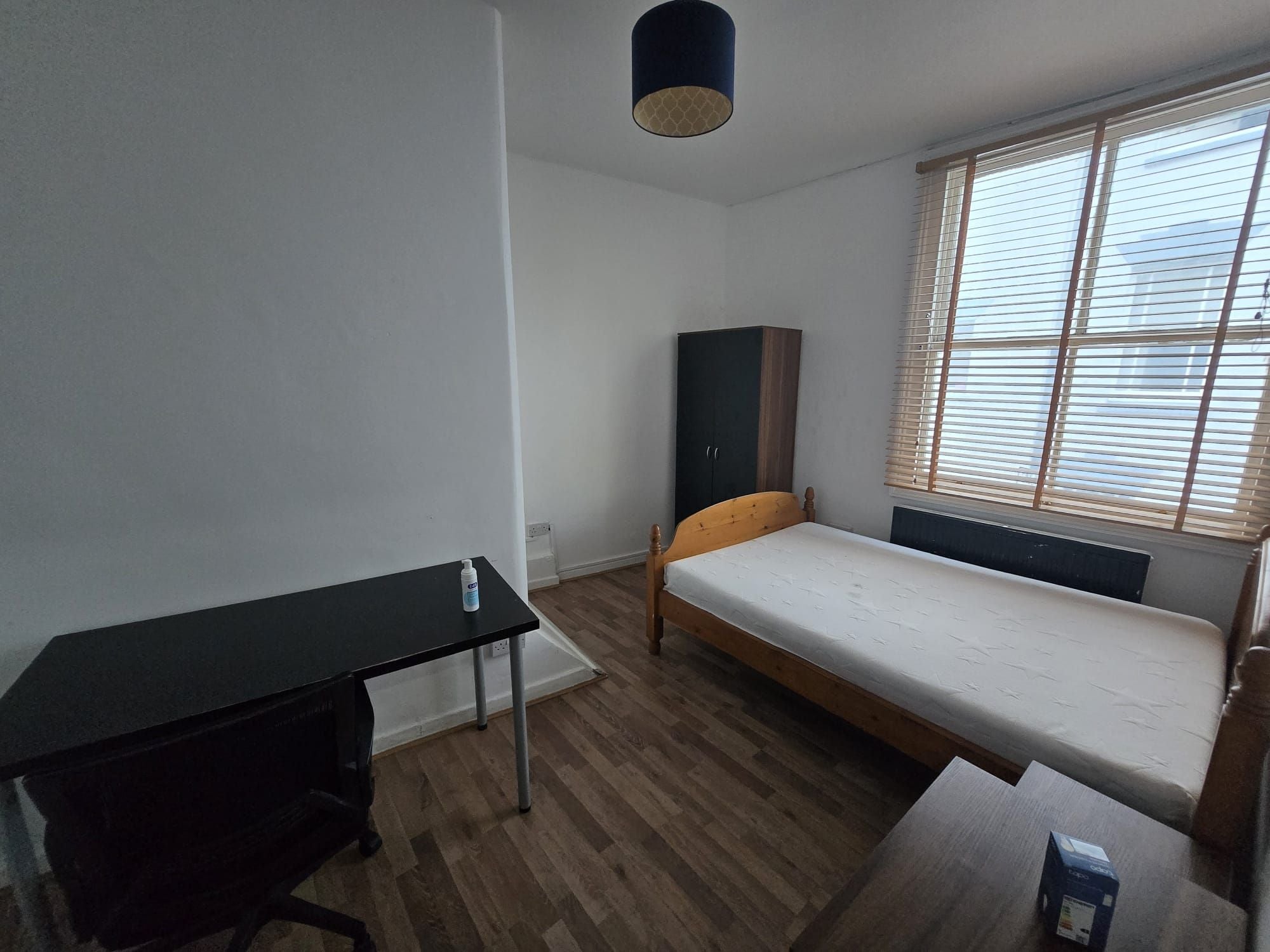 Room Denmark Street in Bristol