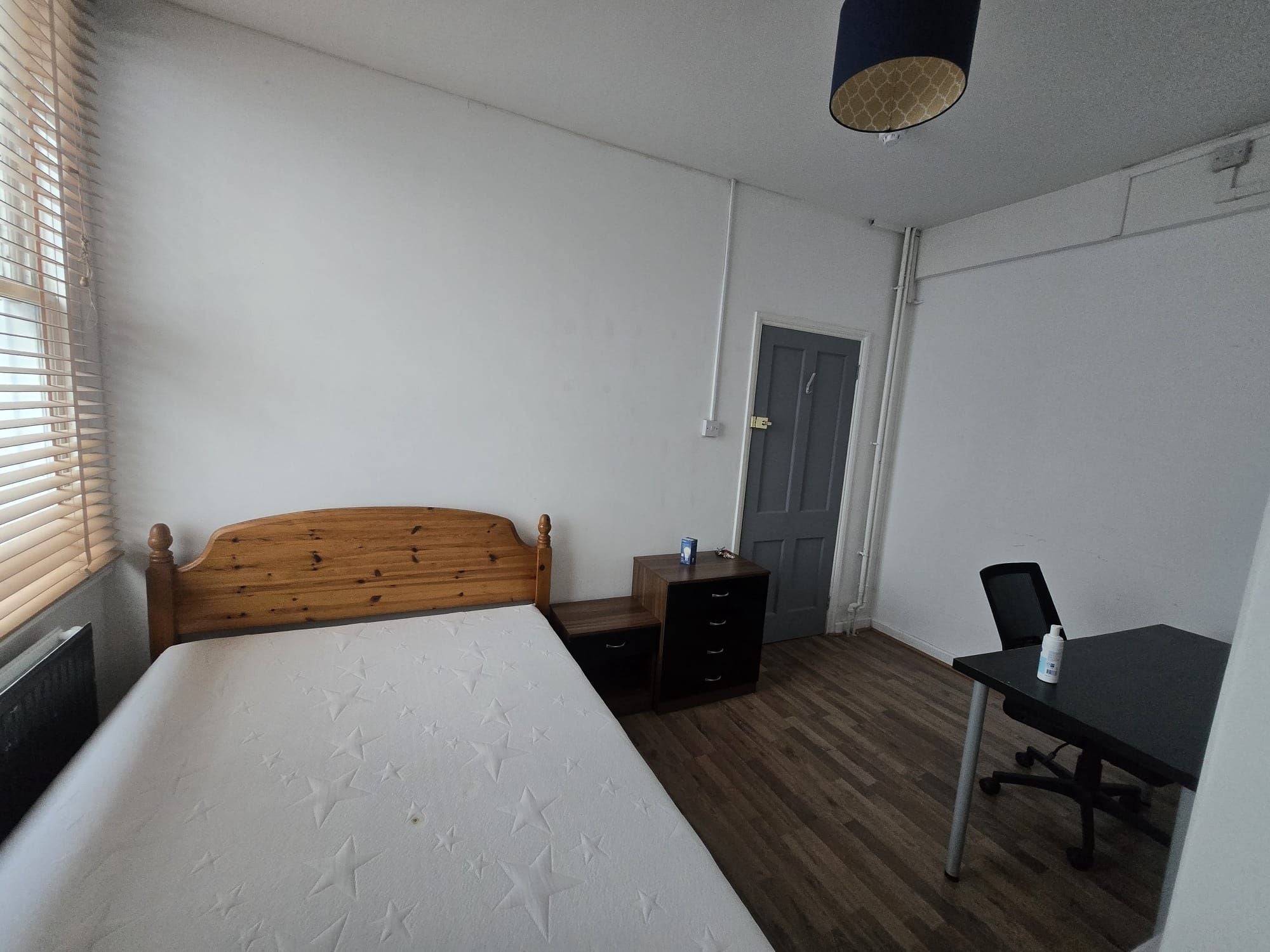 Room Denmark Street in Bristol
