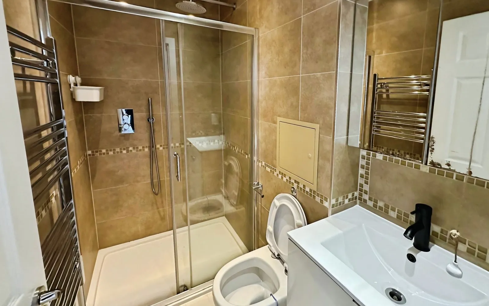 Flat West Hendon Broadway in Greater London
