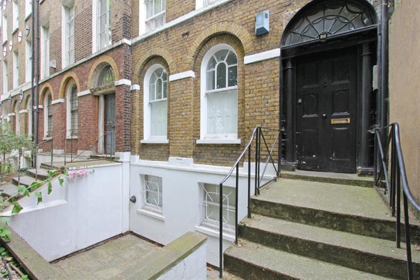 Flat Camberwell Road in London