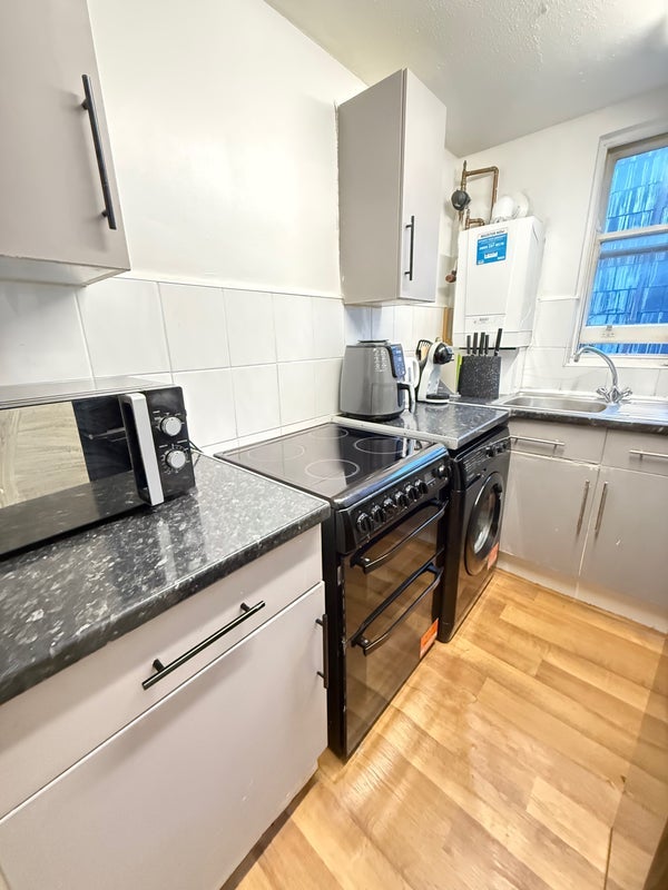 Flat West Cromwell Road in Greater London