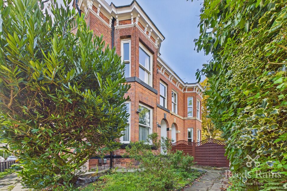 Flat Parsonage Road in Manchester