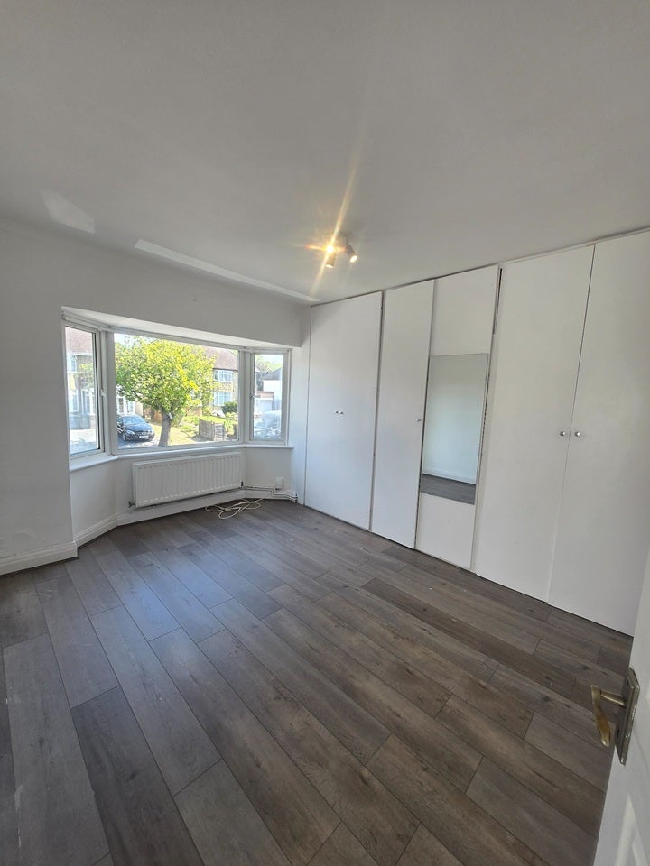 Flat Selborne Gardens in Greater London