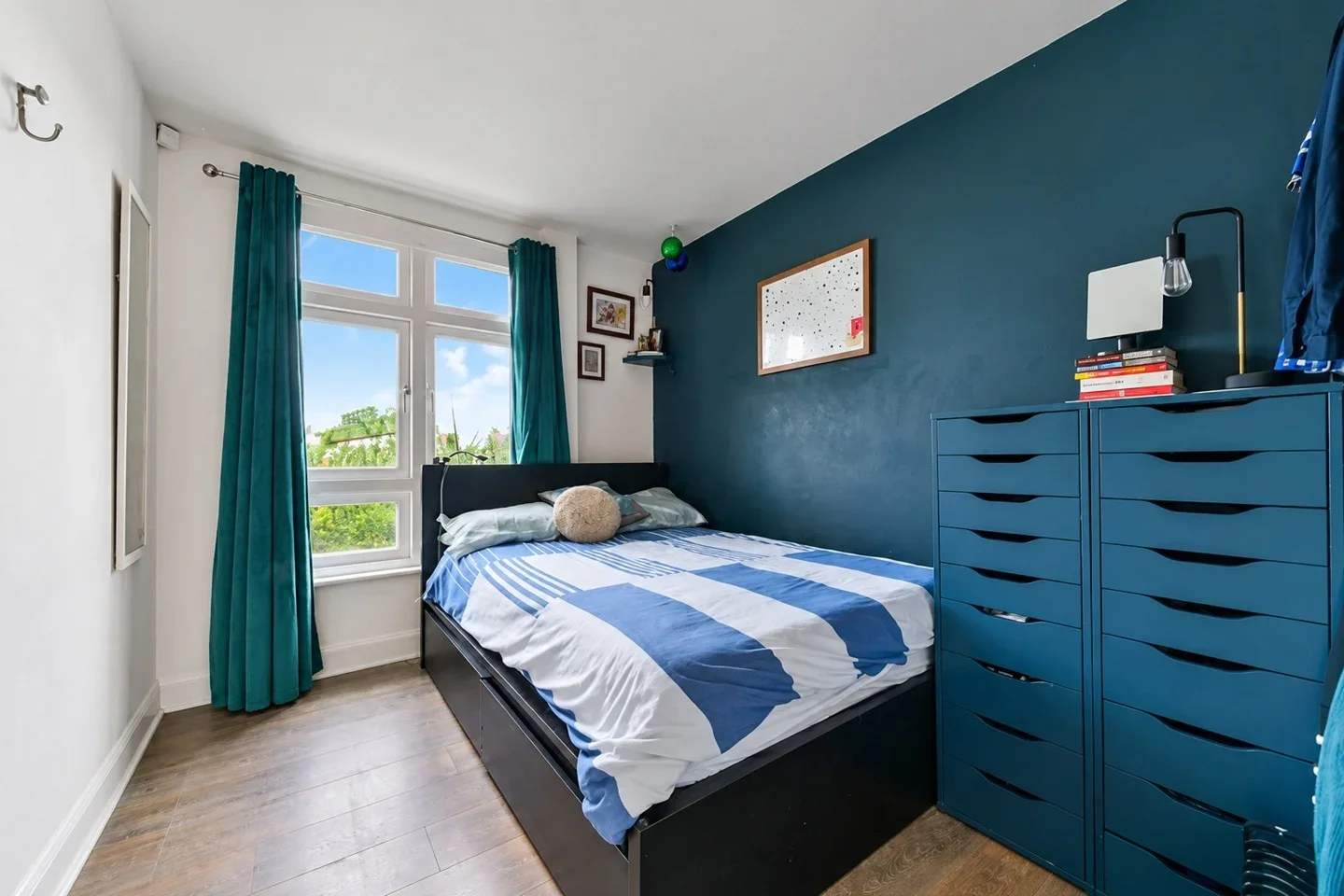 Flat Fairfield Road in Greater London