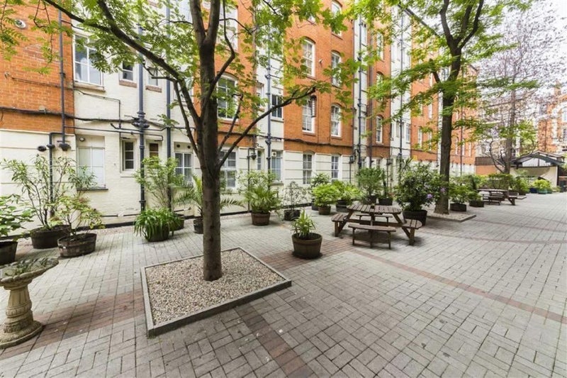 Room Martlett Court in City of Westminster