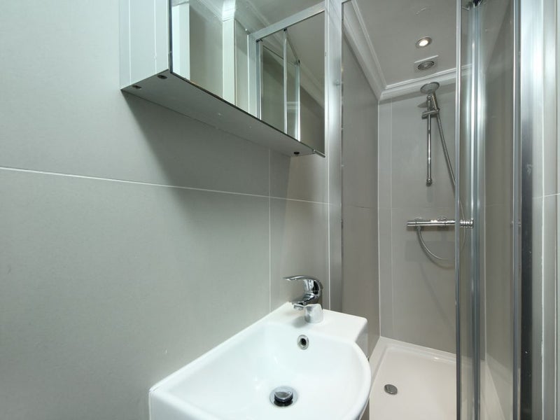 Room Grange Road in Greater London