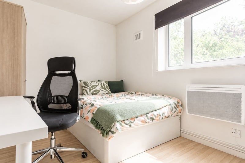 Room Jeffrey's Road in Greater London
