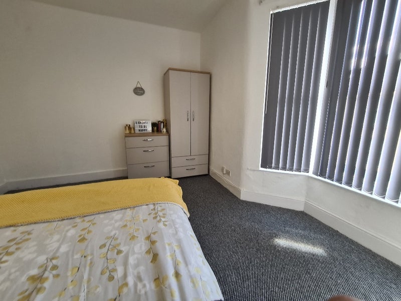 Room Empress Road in Liverpool