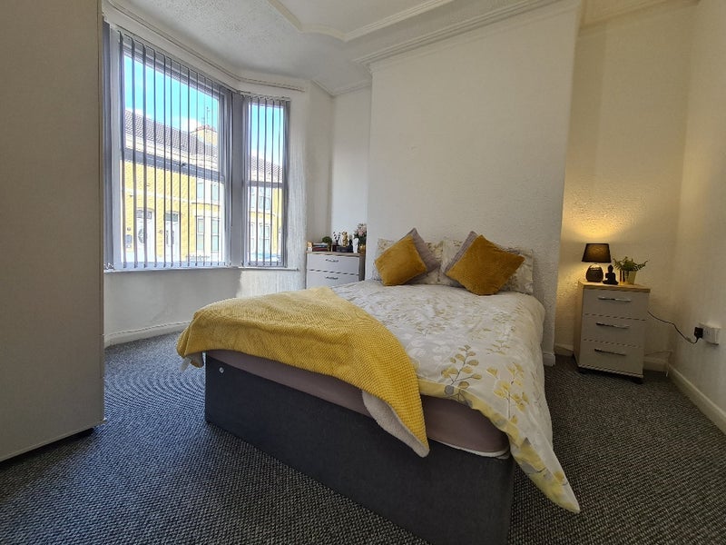 Room Empress Road in Liverpool