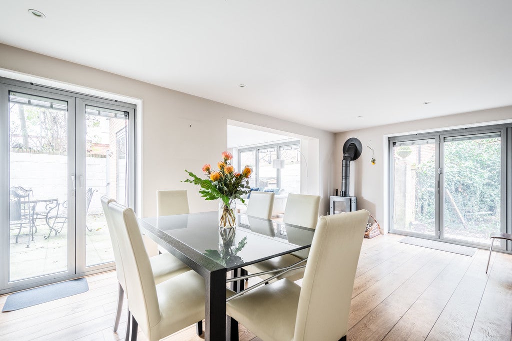House Kings Avenue in Greater London
