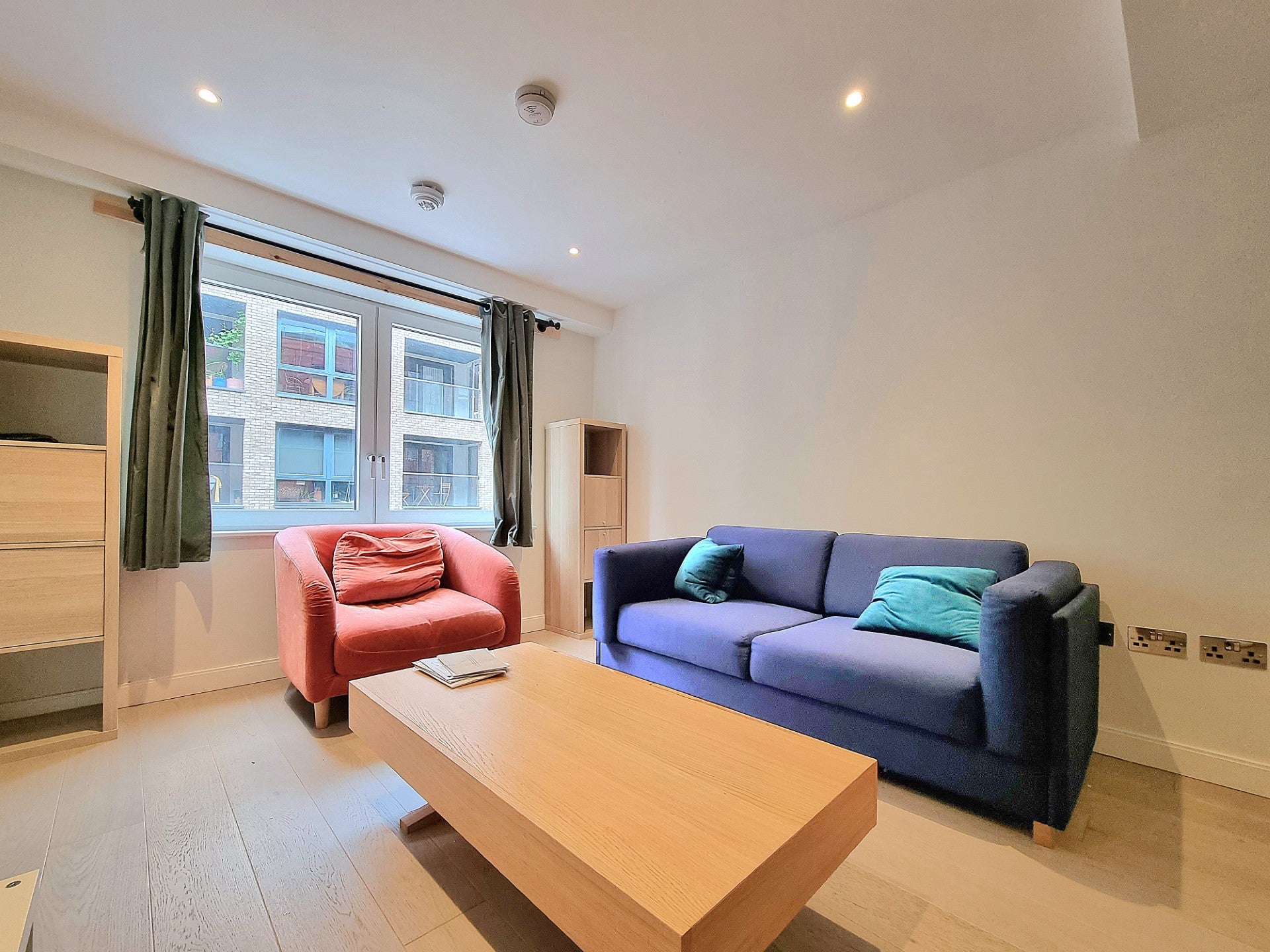 Flat Kingsland Road in Greater London