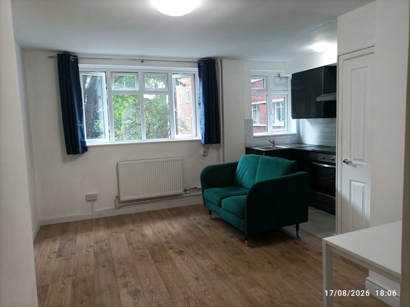 Flat Dryburgh Road in Greater London