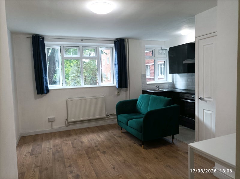 Flat Dryburgh Road in Greater London