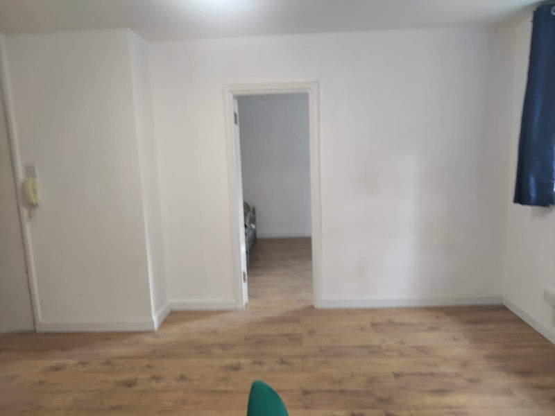 Flat Dryburgh Road in Greater London
