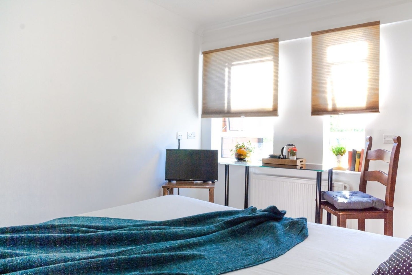 Flat Mapesbury Road in Greater London