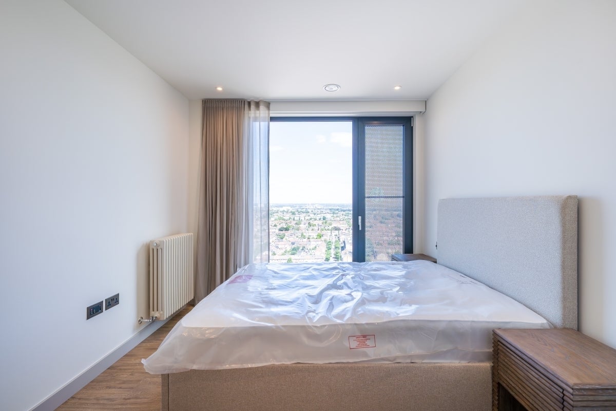 Flat Erskine Road in Greater London