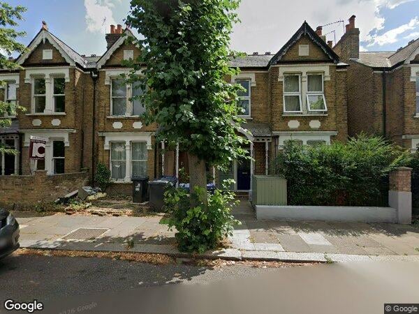 Flat Temple Road in Greater London