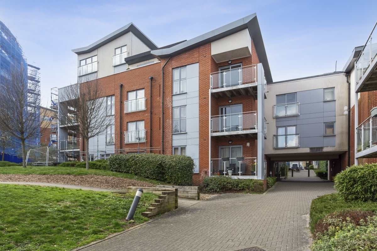 Flat Charrington Place in St Albans