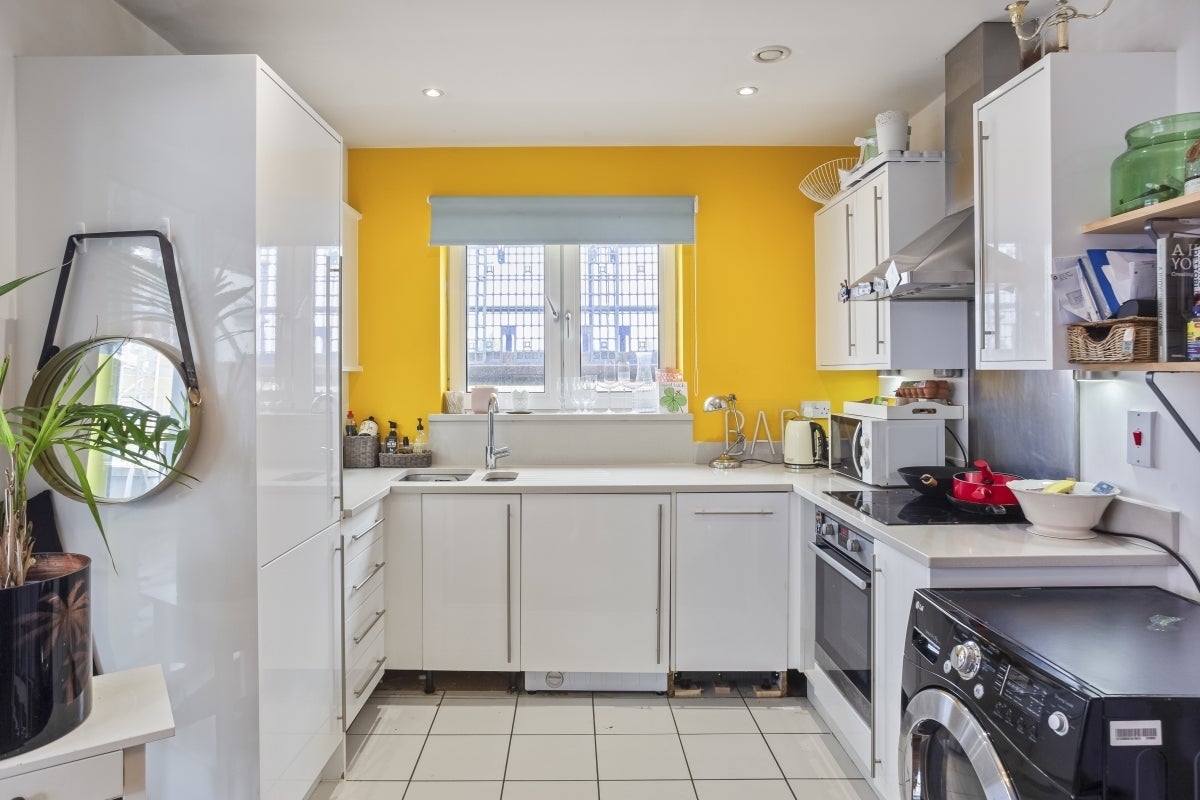 Flat Charrington Place in St Albans