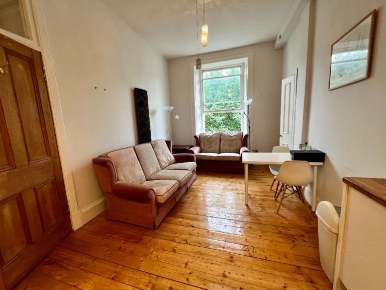 Flat Morningside Road in City of Edinburgh