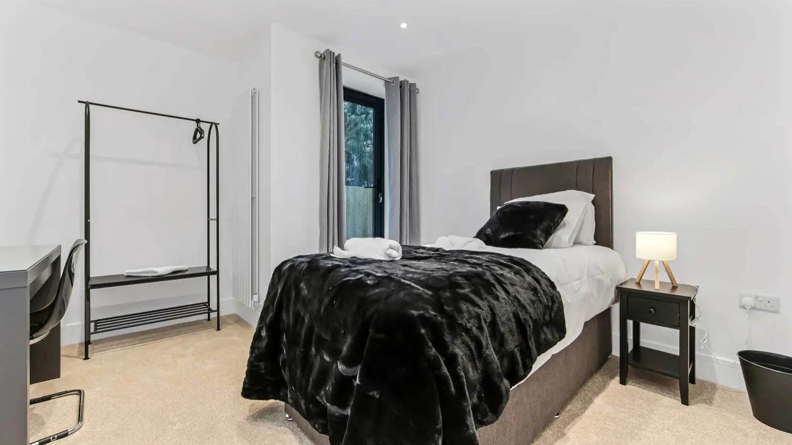 Flat Leicester Road in Greater London