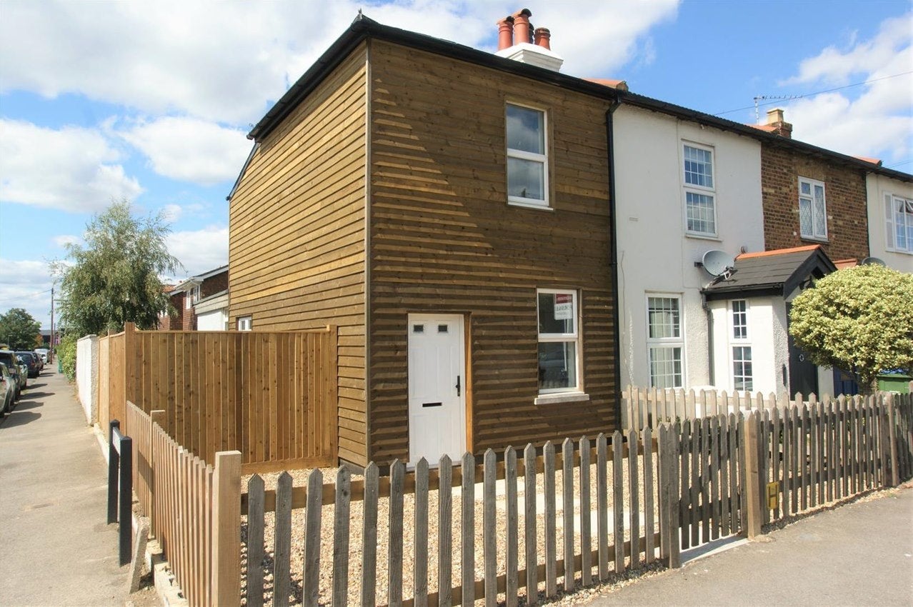 House Molesey Road in Elmbridge