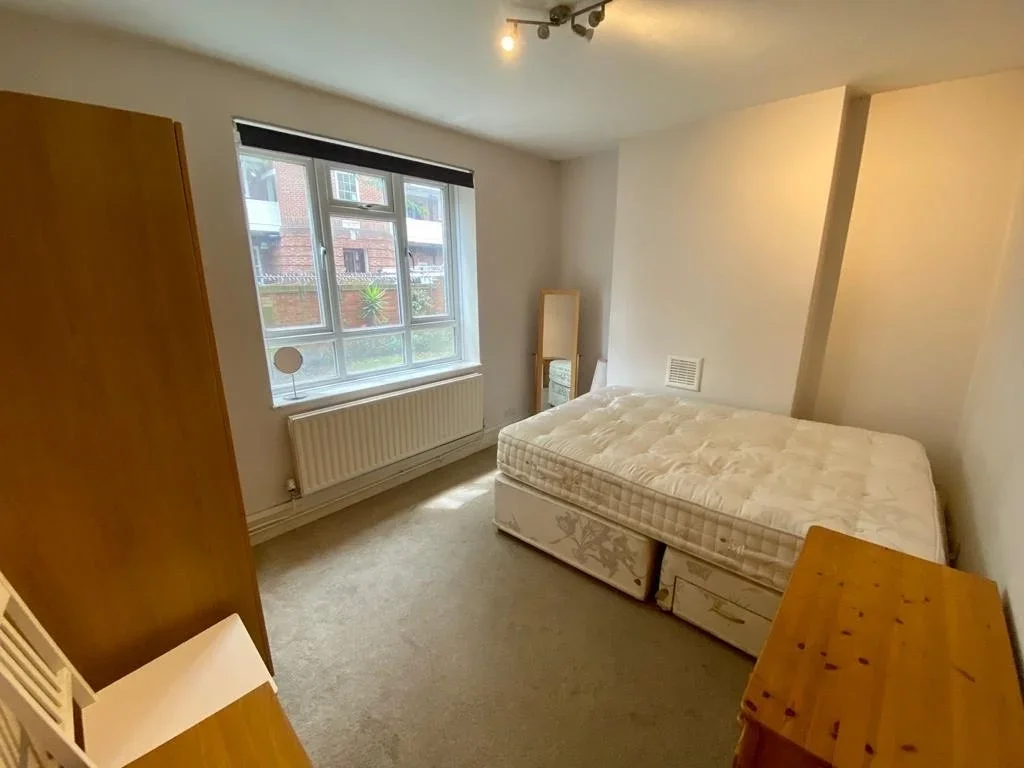 Flat Nelson's Row in Greater London