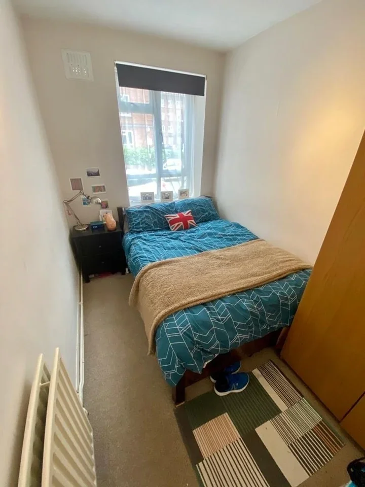 Flat Nelson's Row in Greater London