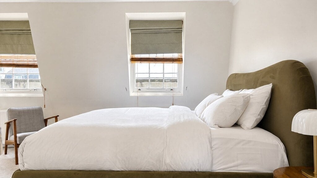 Flat Ledbury Road in Greater London