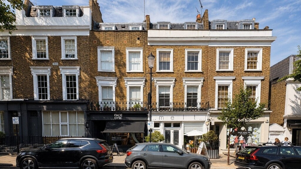 Flat Ledbury Road in Greater London