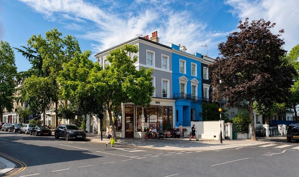 Flat Ledbury Road in Greater London