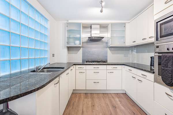 Flat Naoroji Street in Greater London