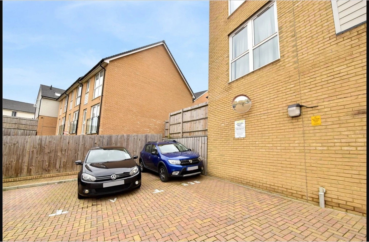 Flat Foster Drive in Dartford