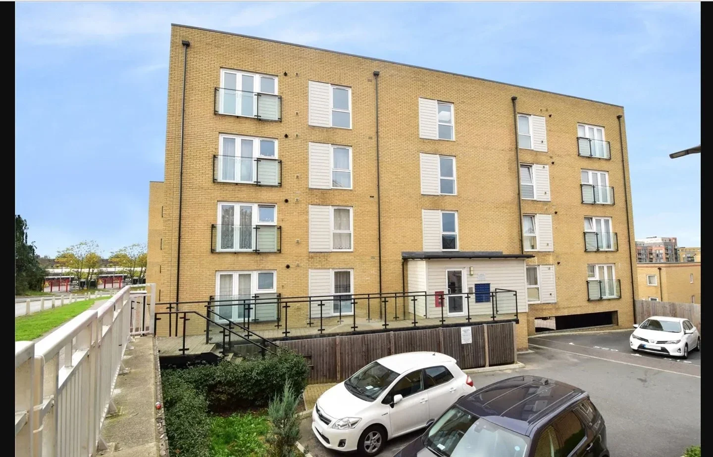 Flat Foster Drive in Dartford