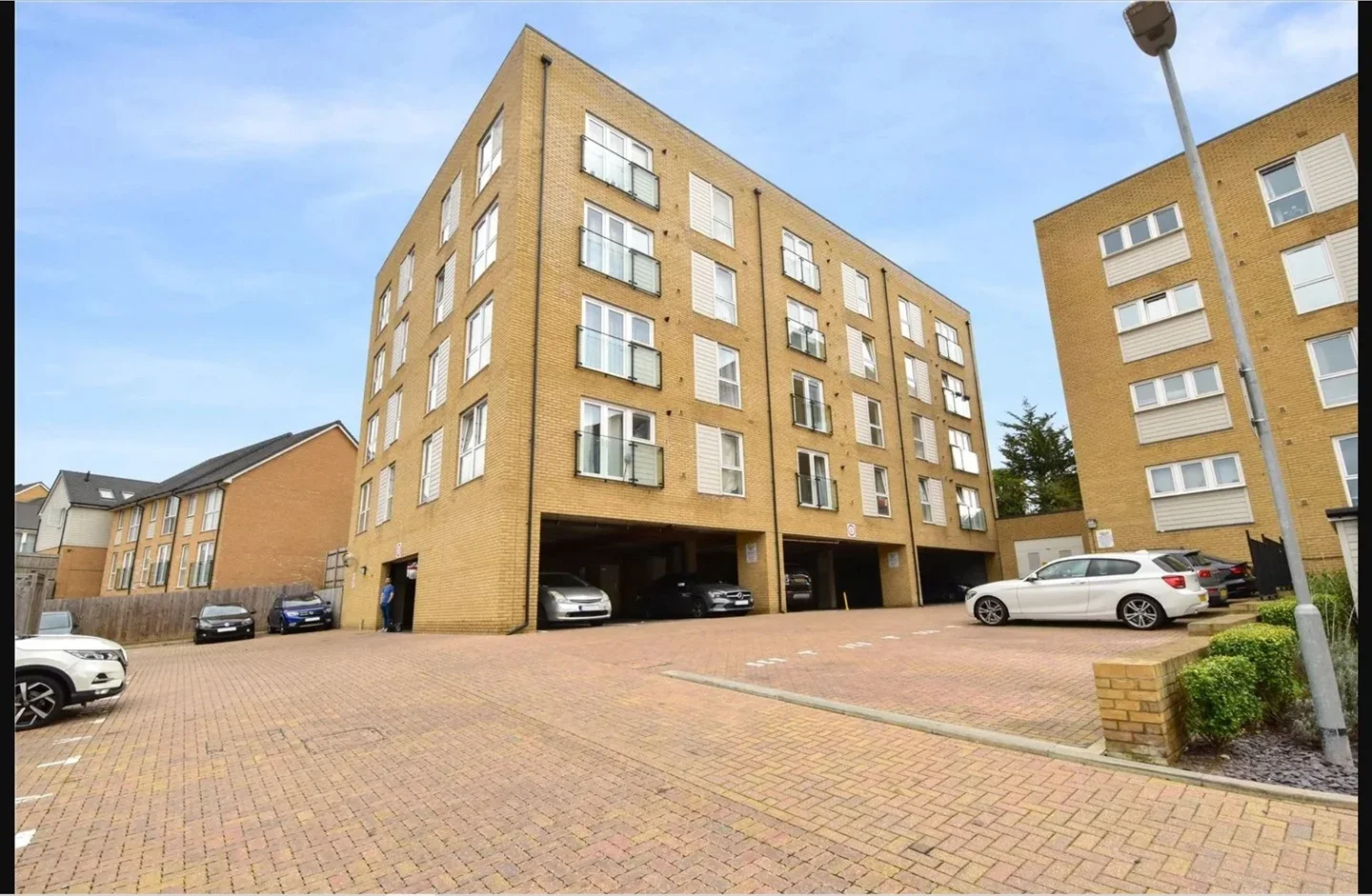 Flat Foster Drive in Dartford