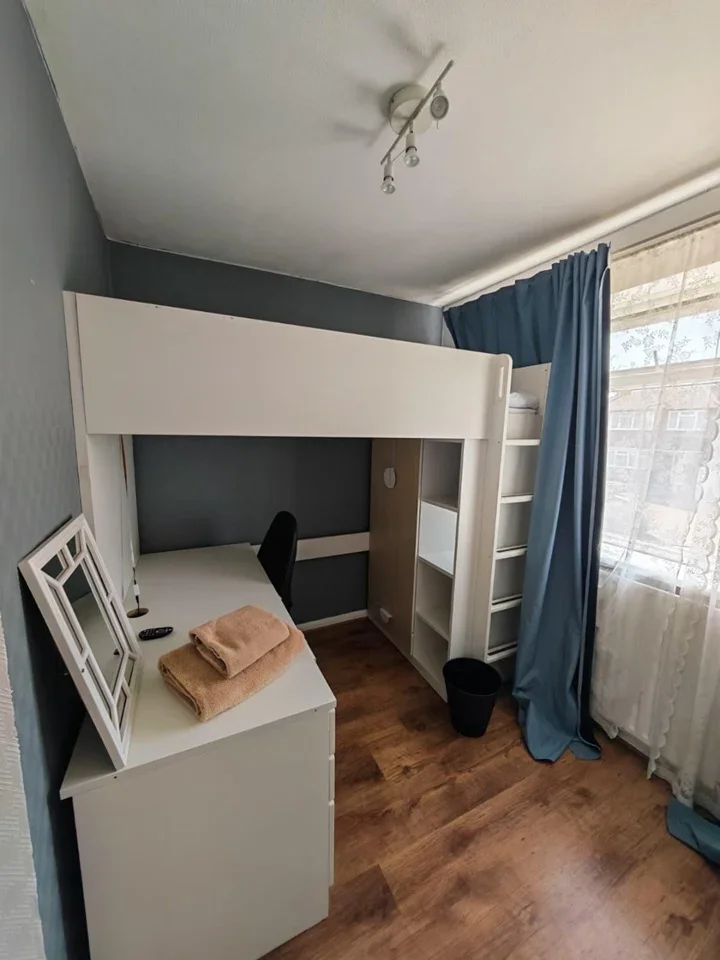 Room Adams Close in Greater London