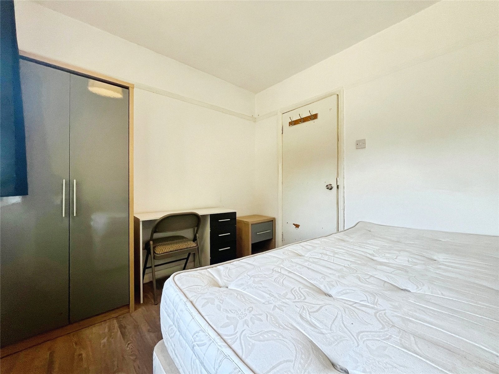 Room Larchwood Drive in Borough of Runnymede