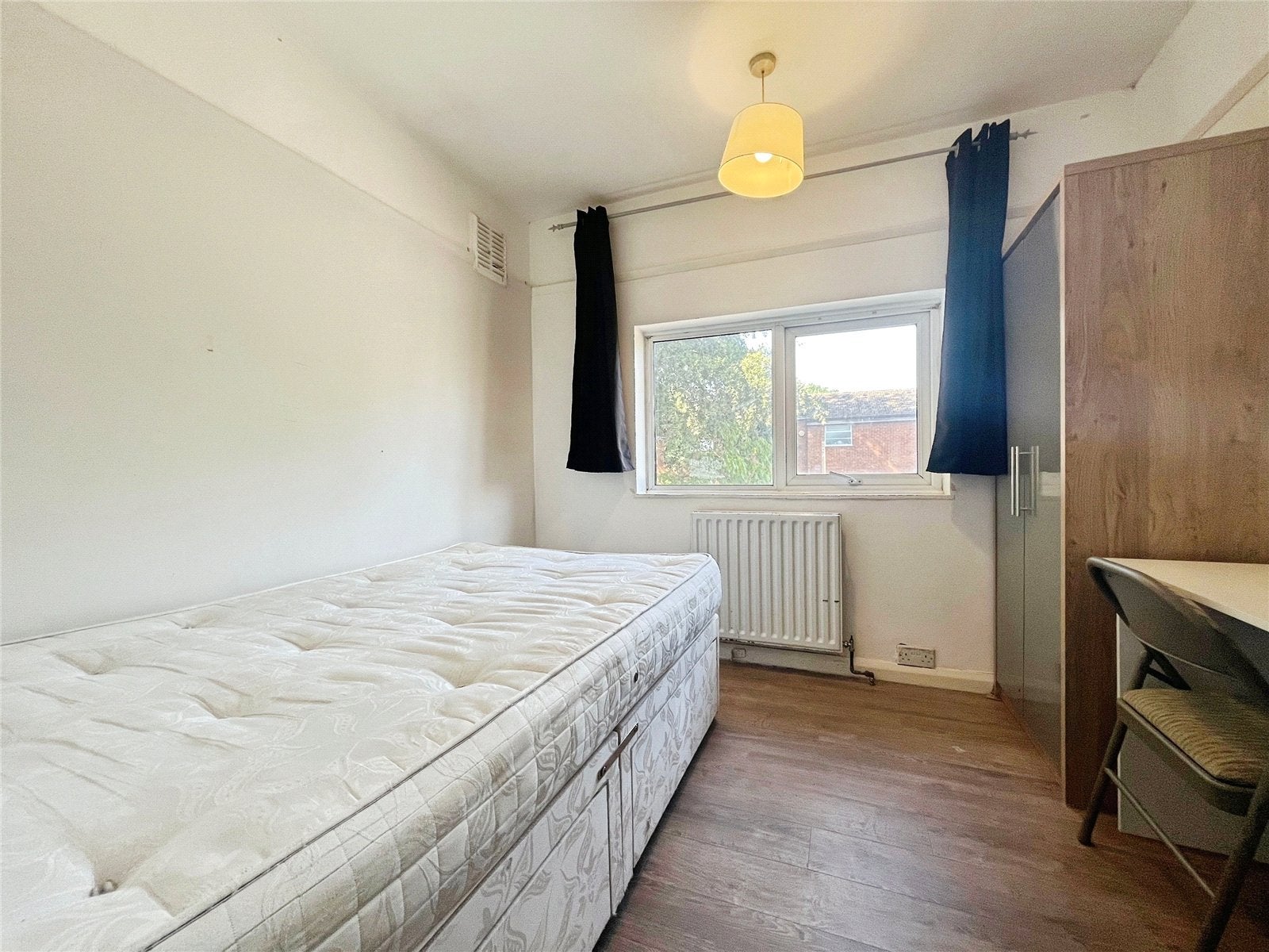 Room Larchwood Drive in Borough of Runnymede