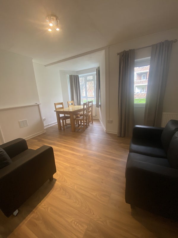 Flat Malabar Way in Greater London