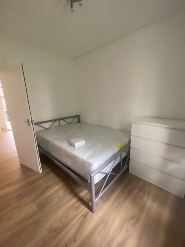Flat Malabar Way in Greater London