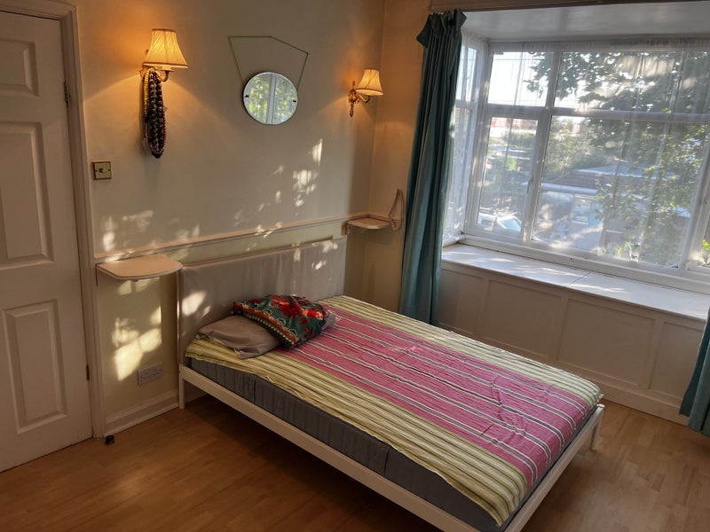 Room Rowan Road in Greater London